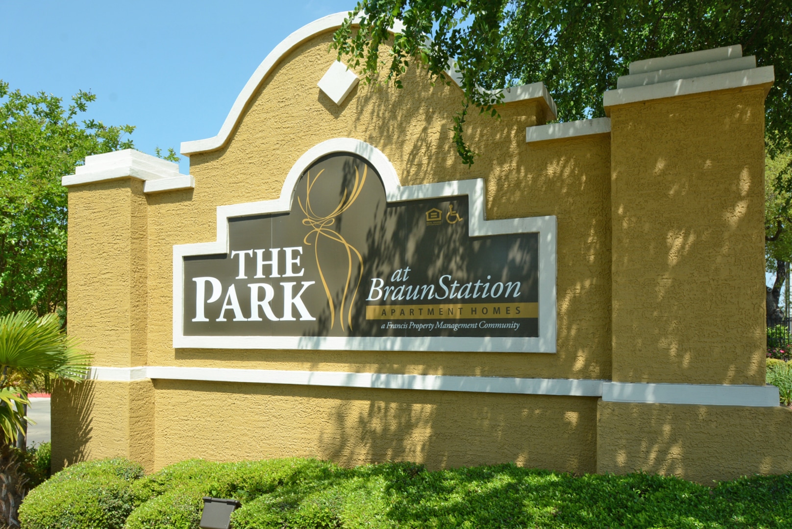 apartment available THE PARK AT BRAUN STATION APARTMENTS IN NORTHWEST SAN ANTONIO